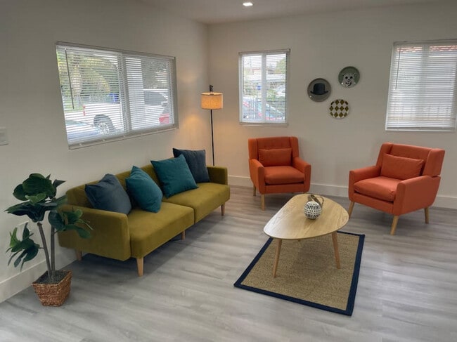 Building Photo - 2802 SW 21st St