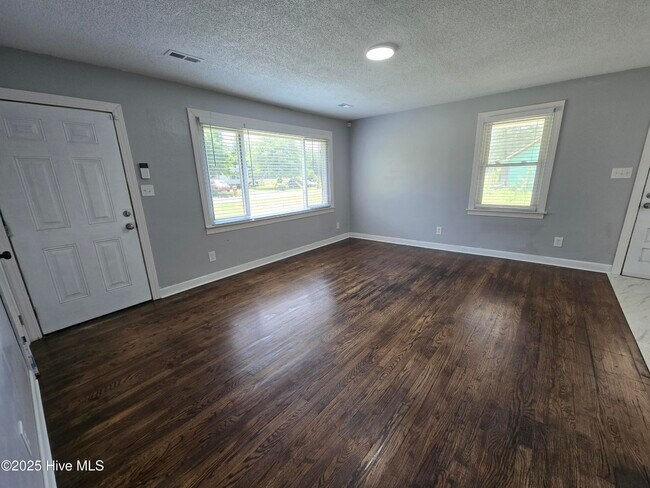 Foto del edificio - 5968 Acorn Rd
