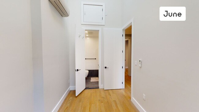 Building Photo - ROOM ONLY in 6-bed/6.5-bath Home