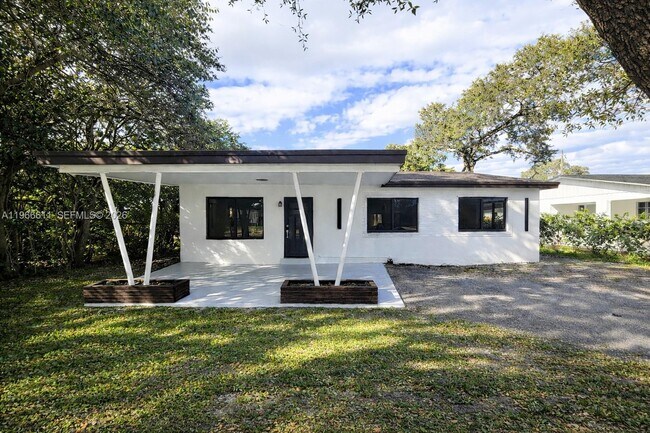 Foto del edificio - 6849 SW 12th St