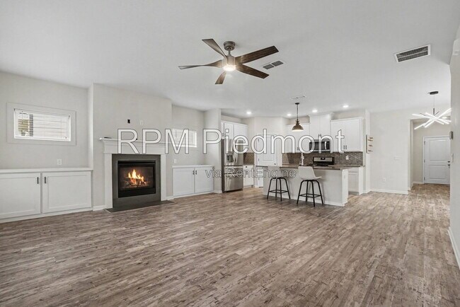 Building Photo - 4732 Electric Ave SW