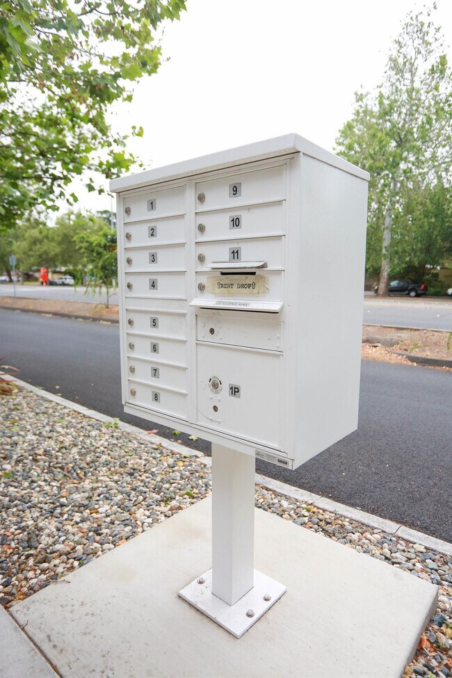 Foto del edificio - 1731 Esplanade Rd