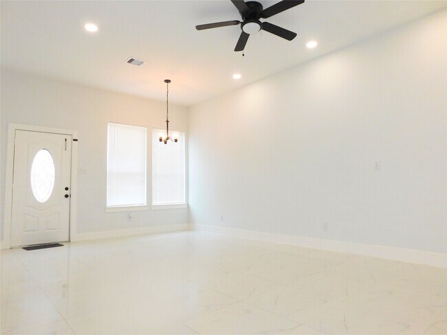 Foto del edificio - 7002 S Hall St