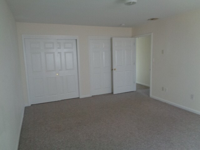 Building Photo - 820 Adams Ln