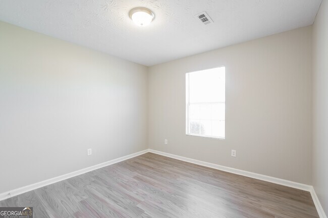 Building Photo - 35 Summer Breeze Ct