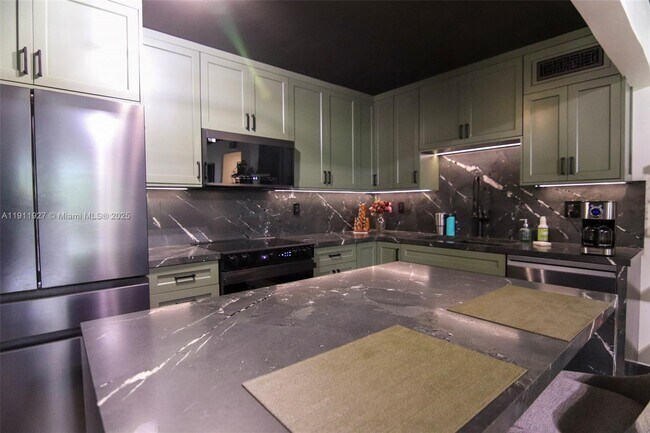 Foto del edificio - 6801 Indian Creek Dr