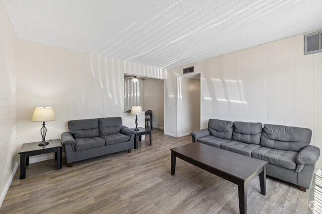 2BR, 2BA - 900SF - Living Room - University Gardens Apartments