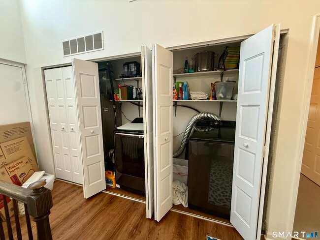 Foto del edificio - 85 Ledgebrook Dr