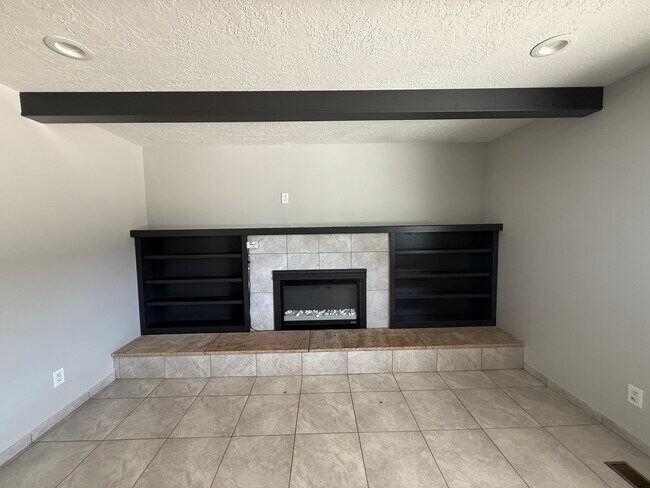 Foto del edificio - 12536 Elaine Pl NE