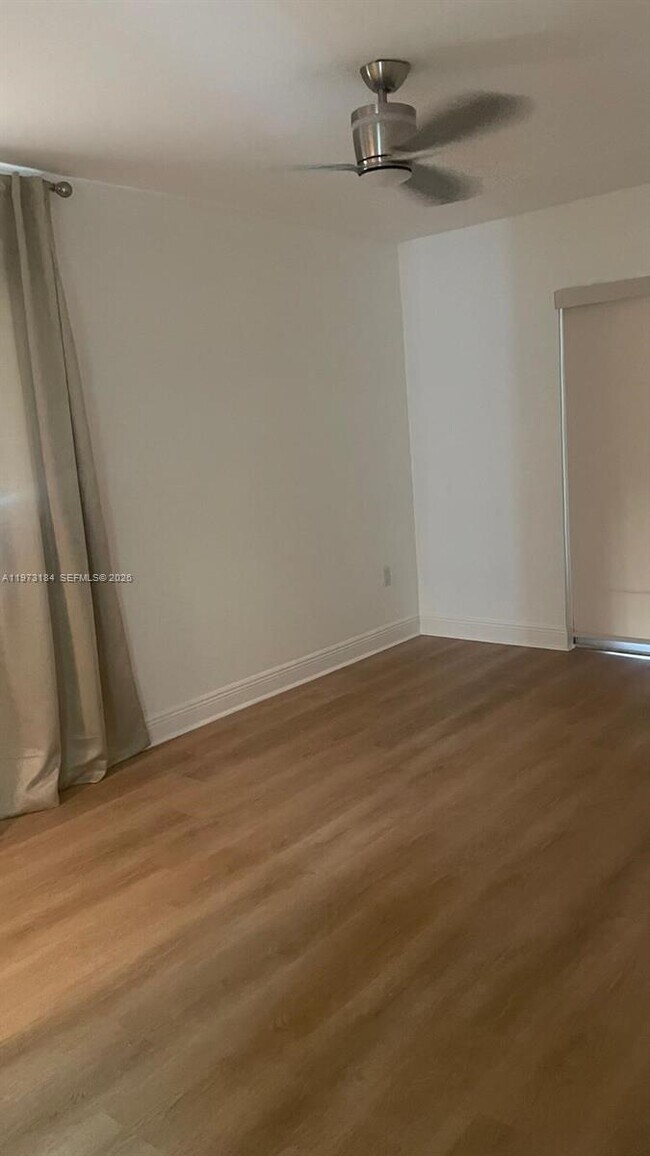 Foto del edificio - 4640 NW 102nd Ave