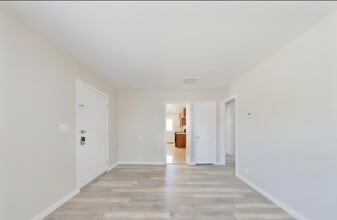 Building Photo - 1125 W Ovington St