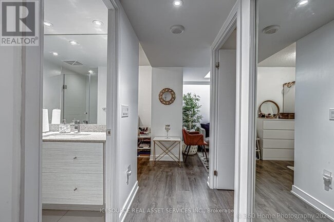 Photo du bâtiment - 525 Adelaide St W