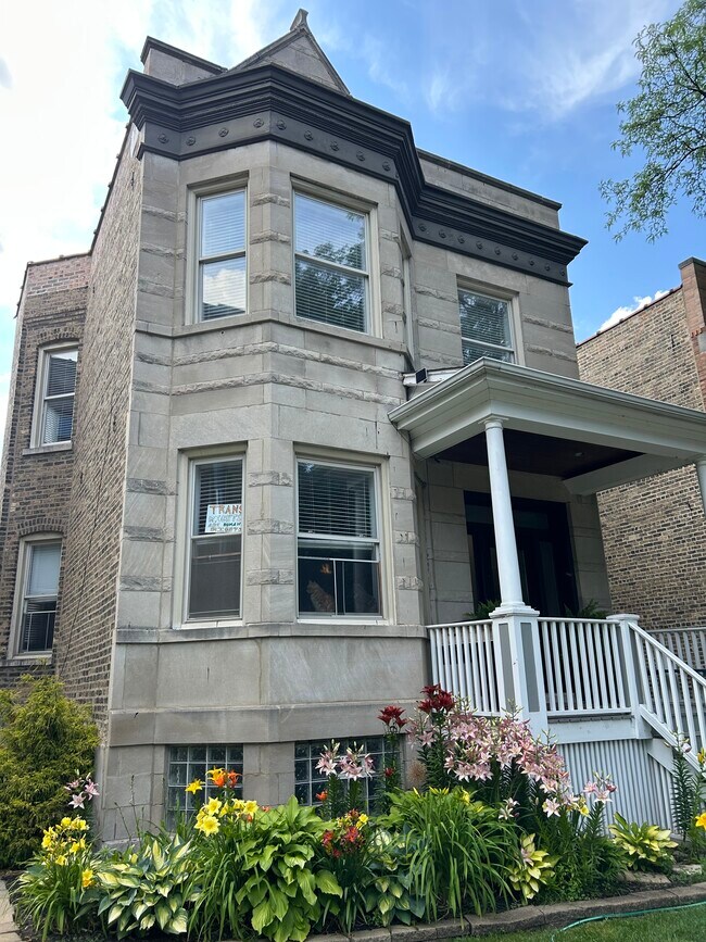 Building Photo - 6320 N Paulina St