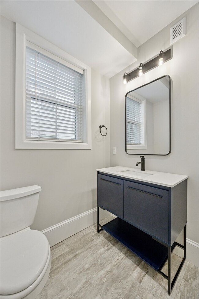 Foto del edificio - Luxury 2BR/1BA Apartment in the Heart of D...
