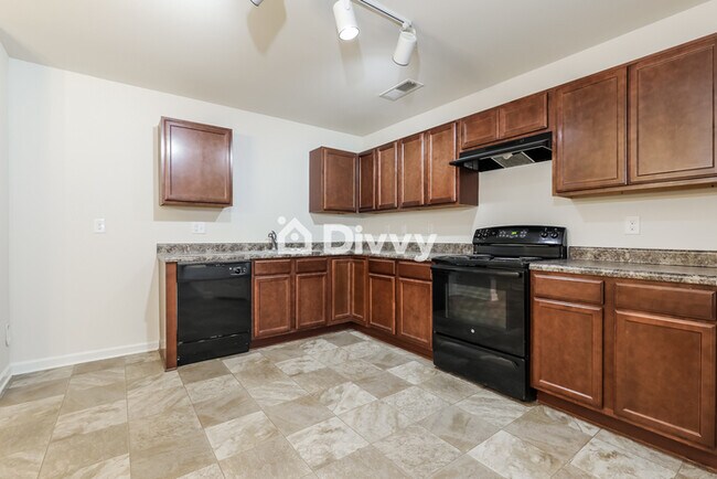 Building Photo - 1300 Forsythia Wy