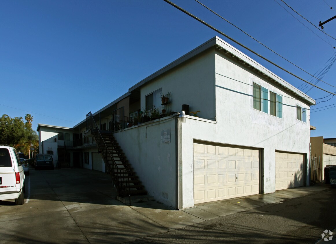 Building Photo - 238 W Wilson Ave