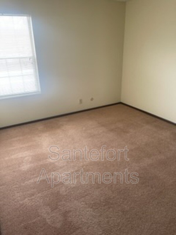 Foto del edificio - 5420 Haymeadow Ln