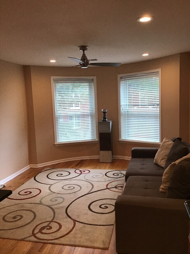 Foto del edificio - 4629 S Langley Ave