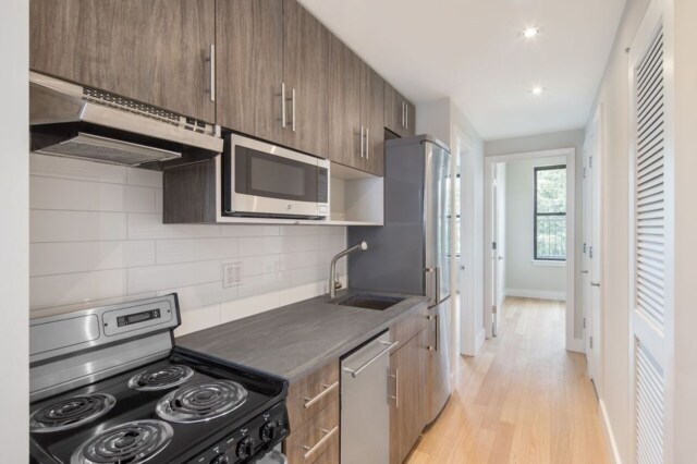 Primary Photo - 99 E 77th St