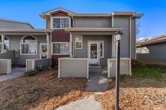 Building Photo - 2 bedroom, 1.5 bath townhome in Thornton
