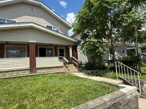 Building Photo - 1044 E 16th Ave