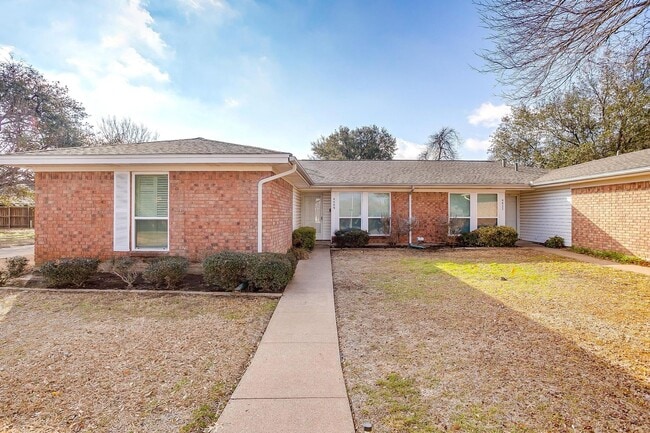 Building Photo - 4409 Altamesa Blvd