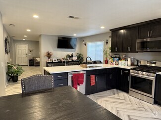 Building Photo - 12057 GoldOak Ct