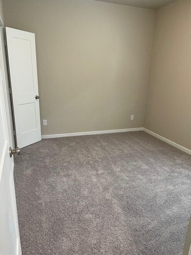 Foto del edificio - 7912 Spring Run Dr