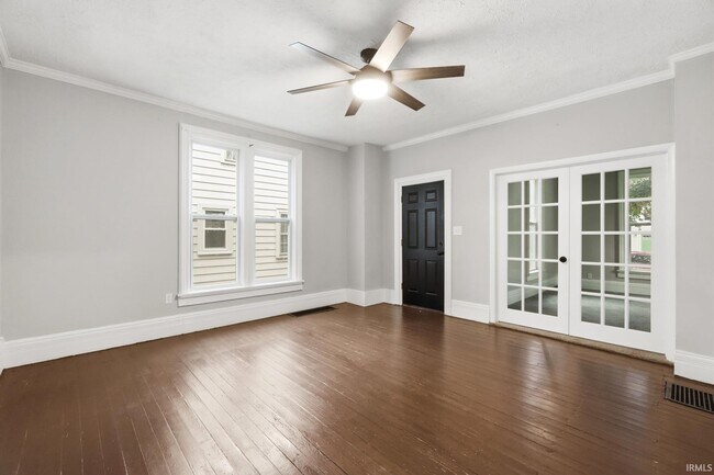 Foto del edificio - 334 W 9th St