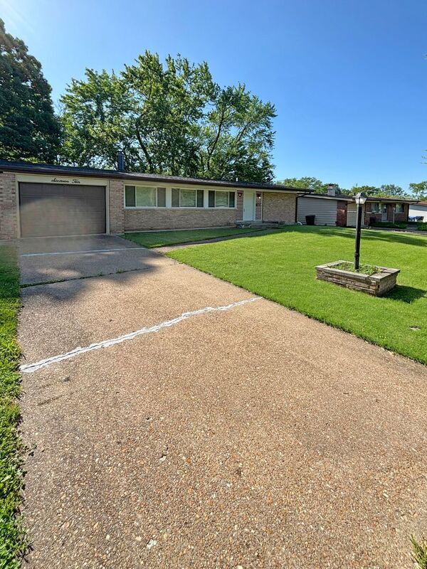 Primary Photo - 1610 Gallant Fox Dr