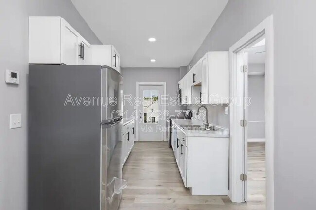 Foto del edificio - 5931 Maple Ave