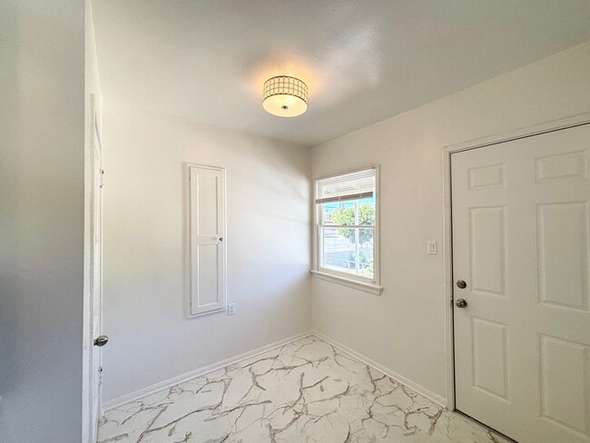 Foto del edificio - 2338 Keeler St