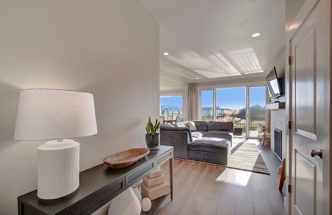 Building Photo - 17606 NW 7th Ave