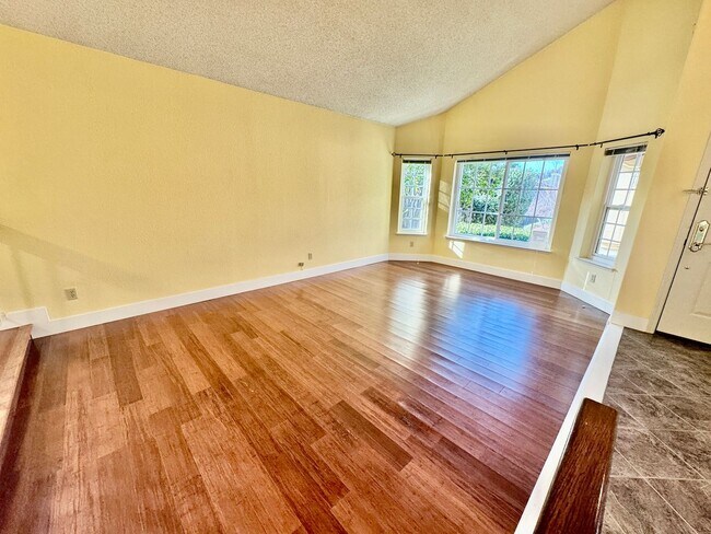 Foto del edificio - Spacious 4 Bed/2Ba Home in Richmond with Large Backyard!