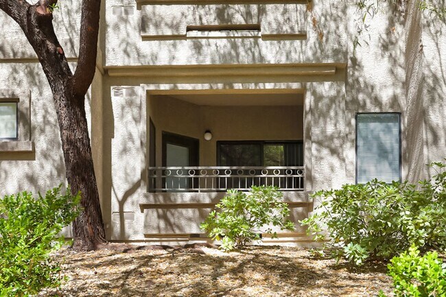 Building Photo - Great 2 Bed, 2 Bath First Story Condo In Northwest Vegas