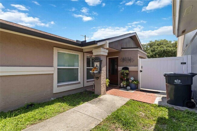 Foto del edificio - 10327 Parkcrest Dr