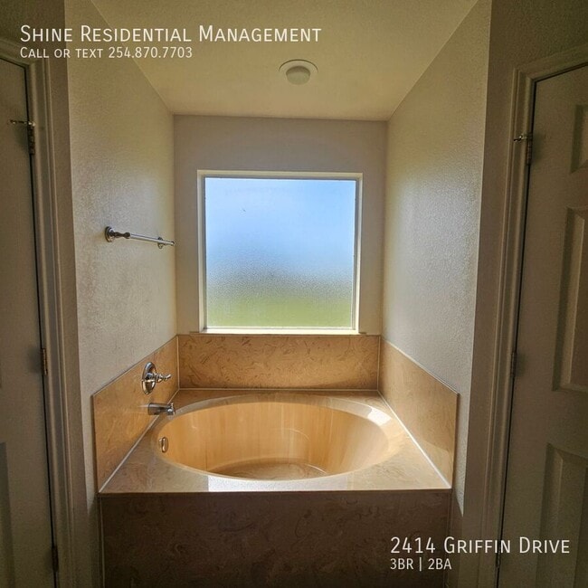 Building Photo - 2414 Griffin Dr
