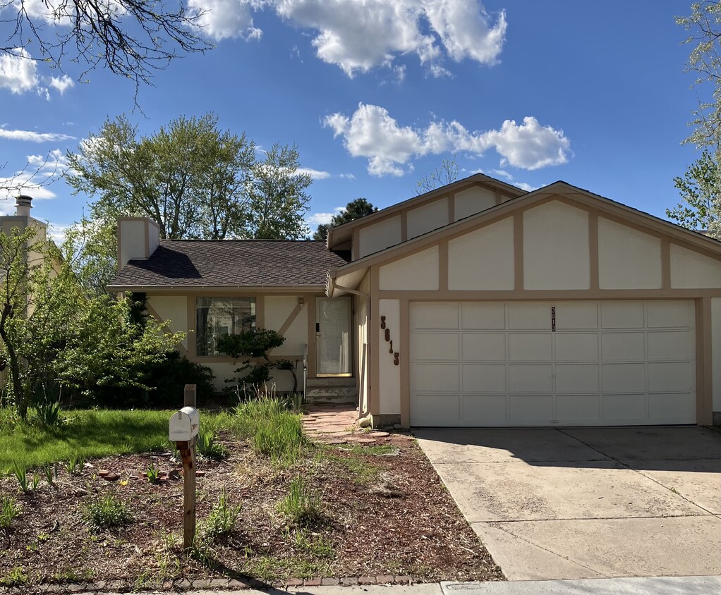 Primary Photo - 3613 S Olathe St