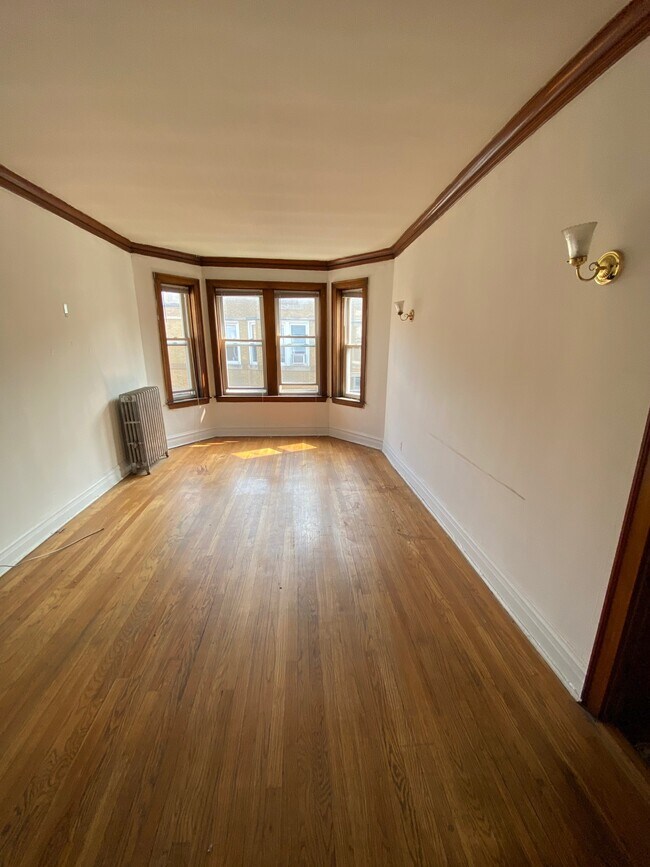 Building Photo - 4830 W Addison St