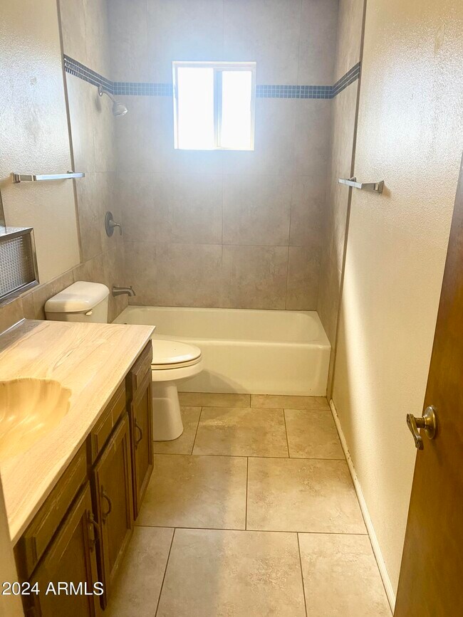 Building Photo - 4109 W Altadena Ave