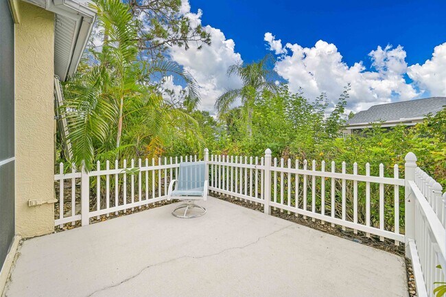 Foto del edificio - Annual Rental -3 bed/2.5 bath House in heart of Estero - 2 car garage - No Pets