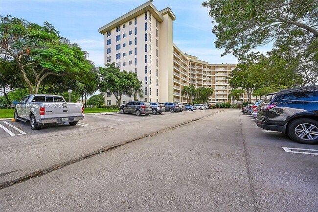Foto del edificio - 2940 N Course Dr