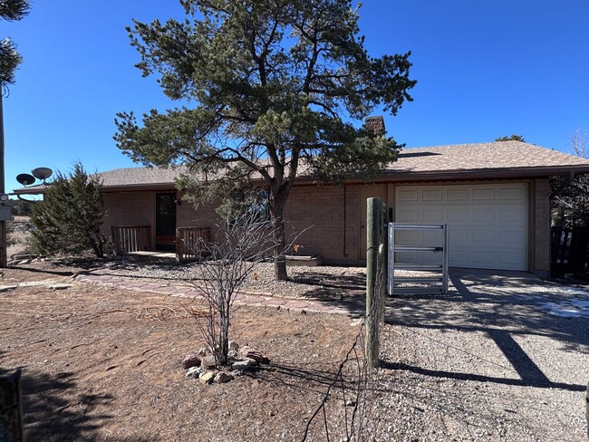 Foto del edificio - 4 Bedroom, 2 Bathroom Home in Edgewood, NM.