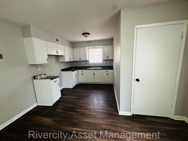 Building Photo - 2232 Amethyst Cove