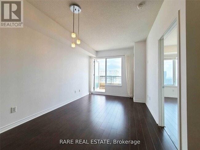 Building Photo - 385-3385 Prince of Wales Dr