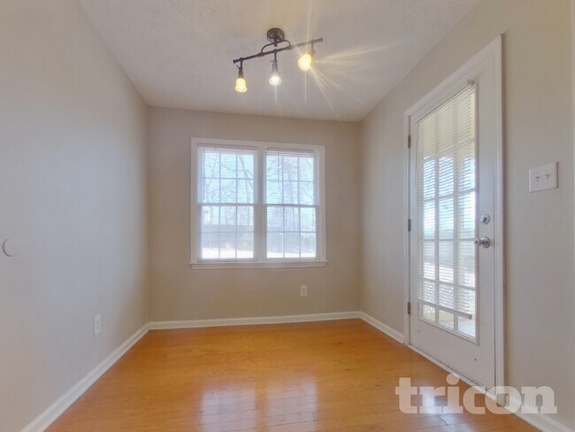 Building Photo - 420 Austin Dr