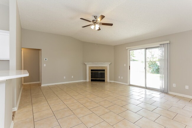 Building Photo - 3726 Woodbriar Dr