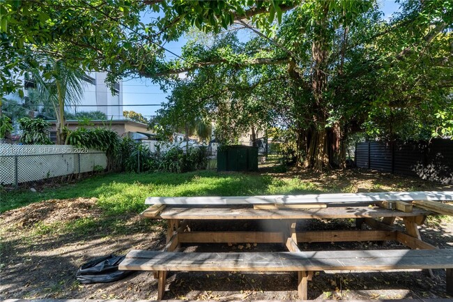 Foto del edificio - 3665 SW 16th St