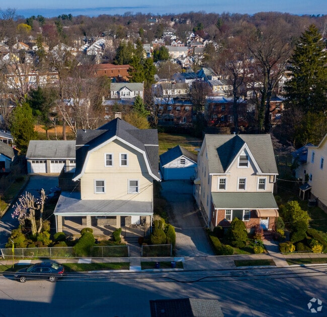 Aerial Photo - 660 Loraine St