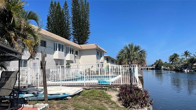 Foto del edificio - 840 Pine Dr